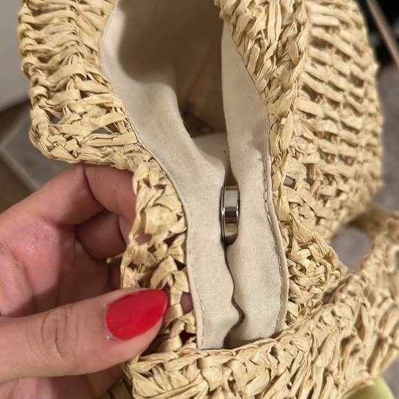 Urban outfitters. Jute crossbody. - Picture 5 of 5